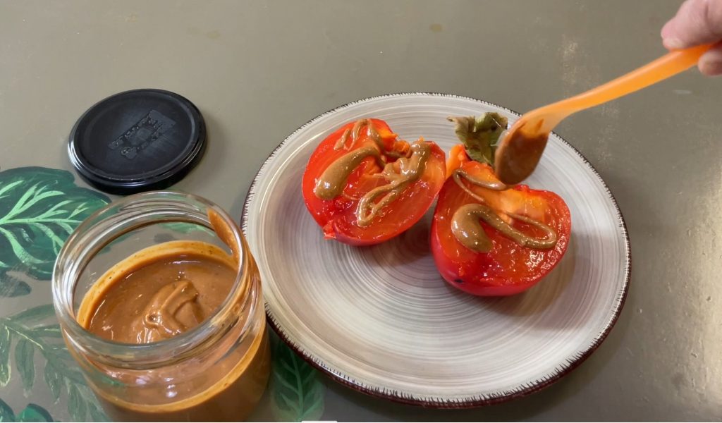 Esta crema de almendras, natural y casera, es una rica manera de hacer más nutritivos los postres.